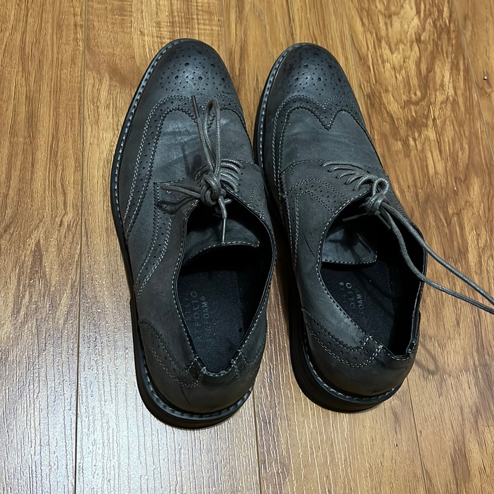 Mens size 10.5 Perry Ellis Oxford Shoes